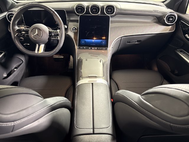 Used 2025 Mercedes-Benz GLC 300 4MATIC image 23