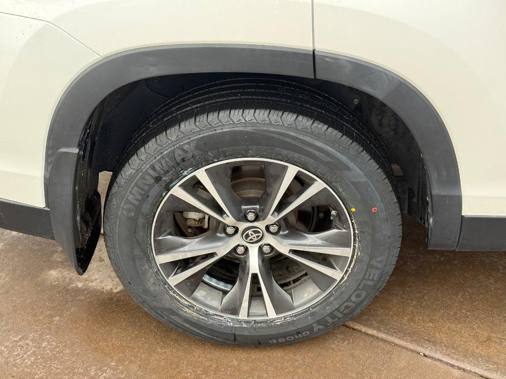 Certified 2019 Toyota Highlander Plus AWD/4WD image 7