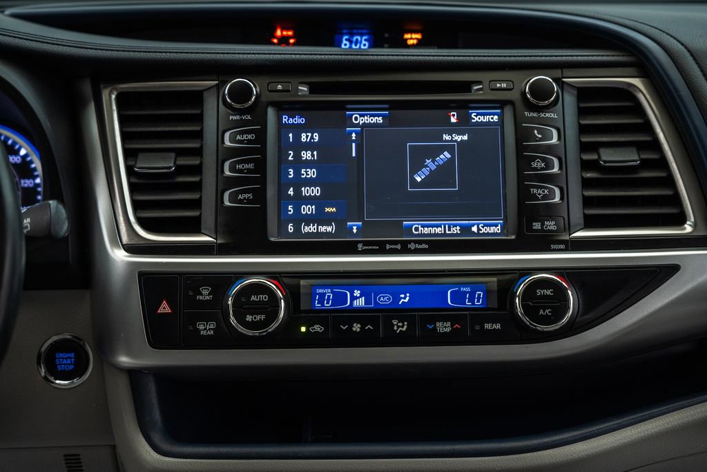 Used 2019 Toyota Highlander XLE AWD/4WD image 21