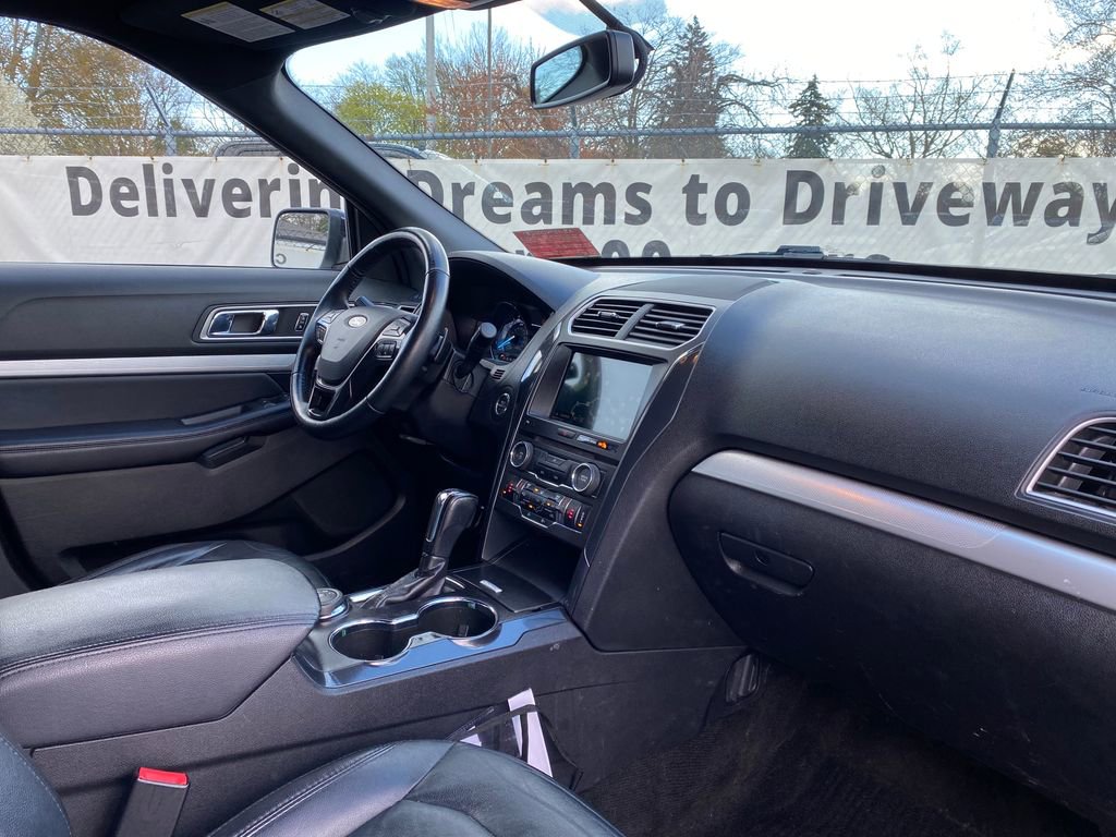 Used 2017 Ford Explorer XLT w/ Equipment Group 202A AWD/4WD image 19