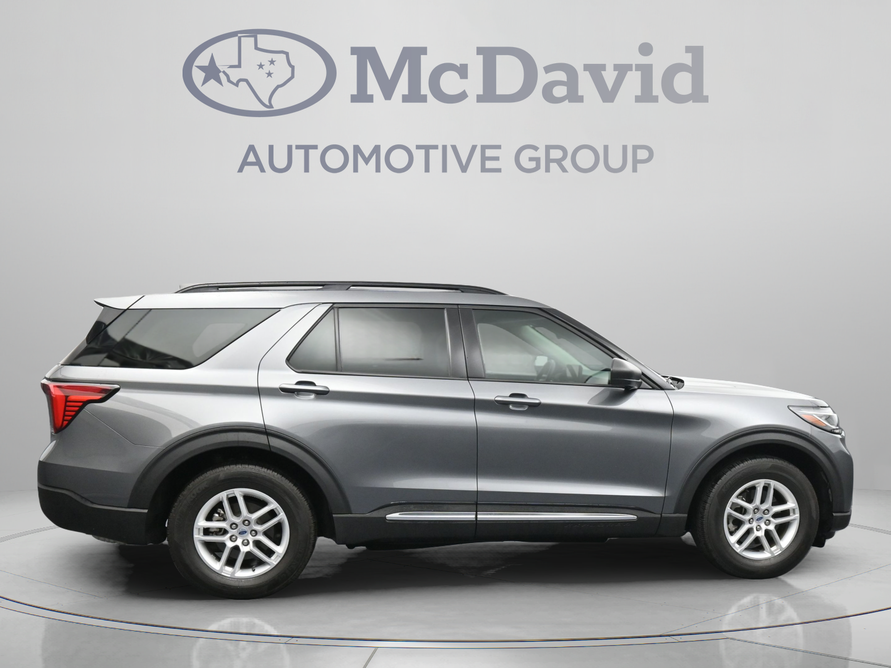 Used 2025 Ford Explorer Active RWD image 9