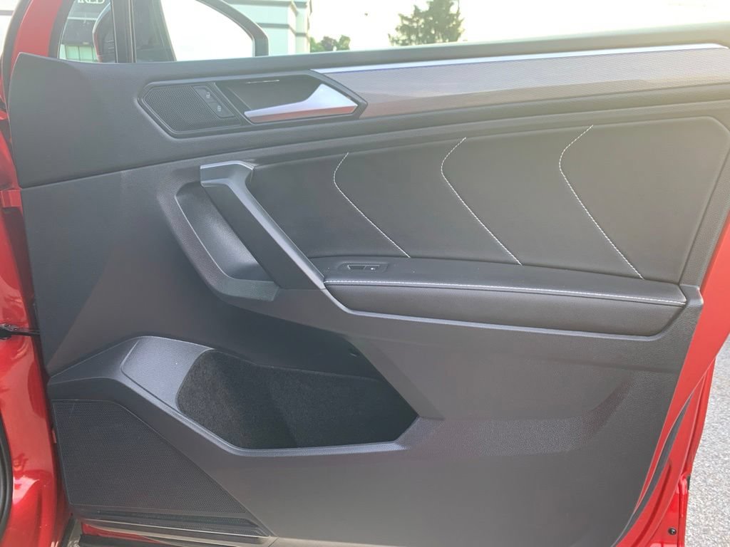 Used 2024 Volkswagen Tiguan SE R-Line AWD/4WD image 18