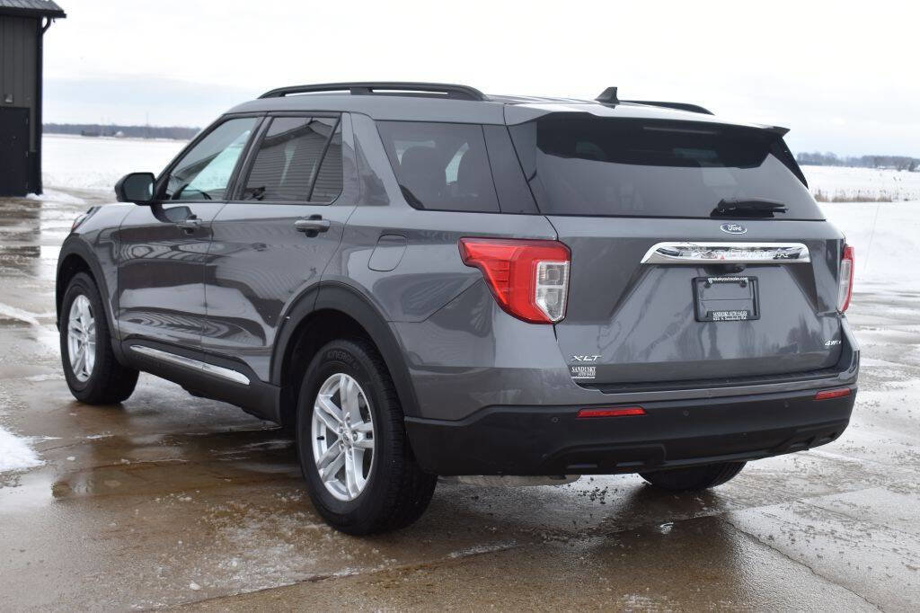 Used 2022 Ford Explorer XLT image 5