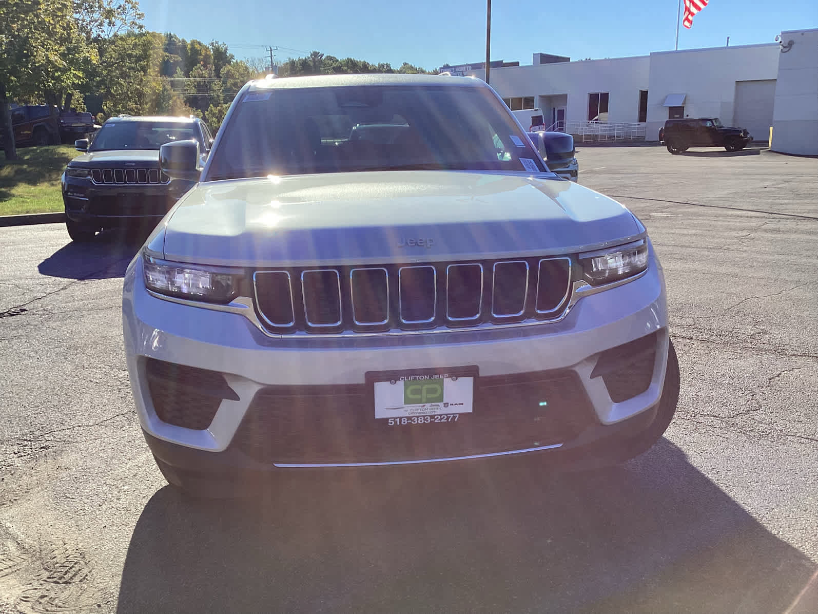 New 2025 Jeep Grand Cherokee Laredo X w/ Luxury Tech Group I image 2