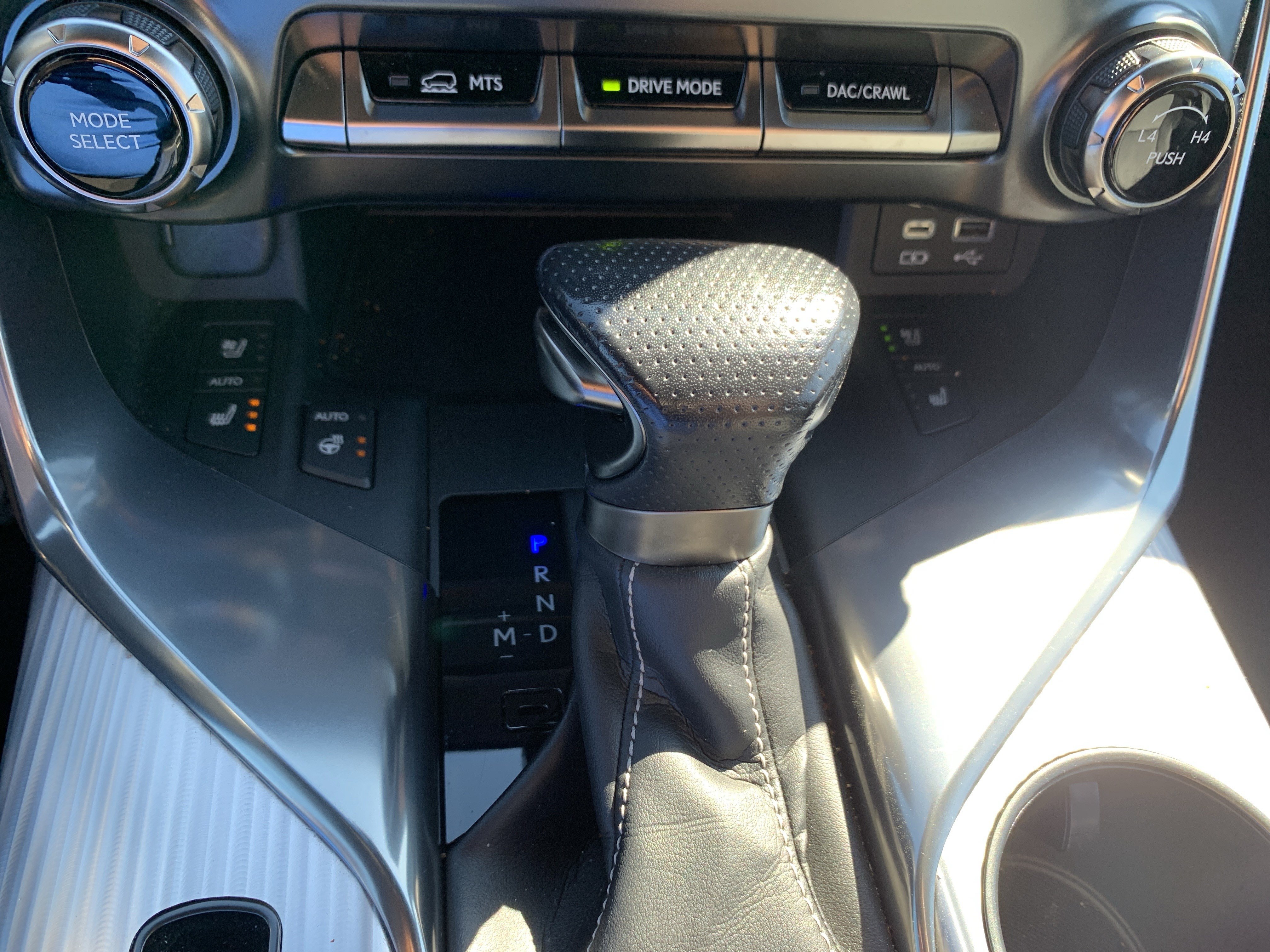 Used 2022 Lexus LX 600 F Sport w/ Accessory Package (Z1) AWD/4WD image 26