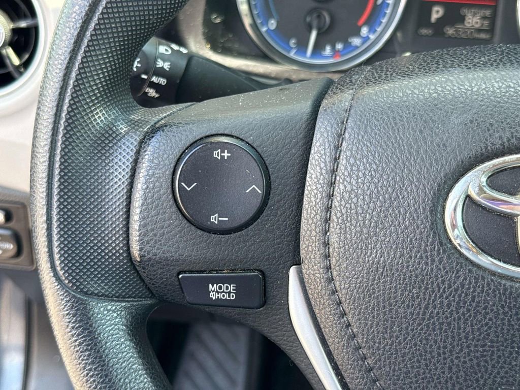 Used 2018 Toyota Corolla LE FWD image 23