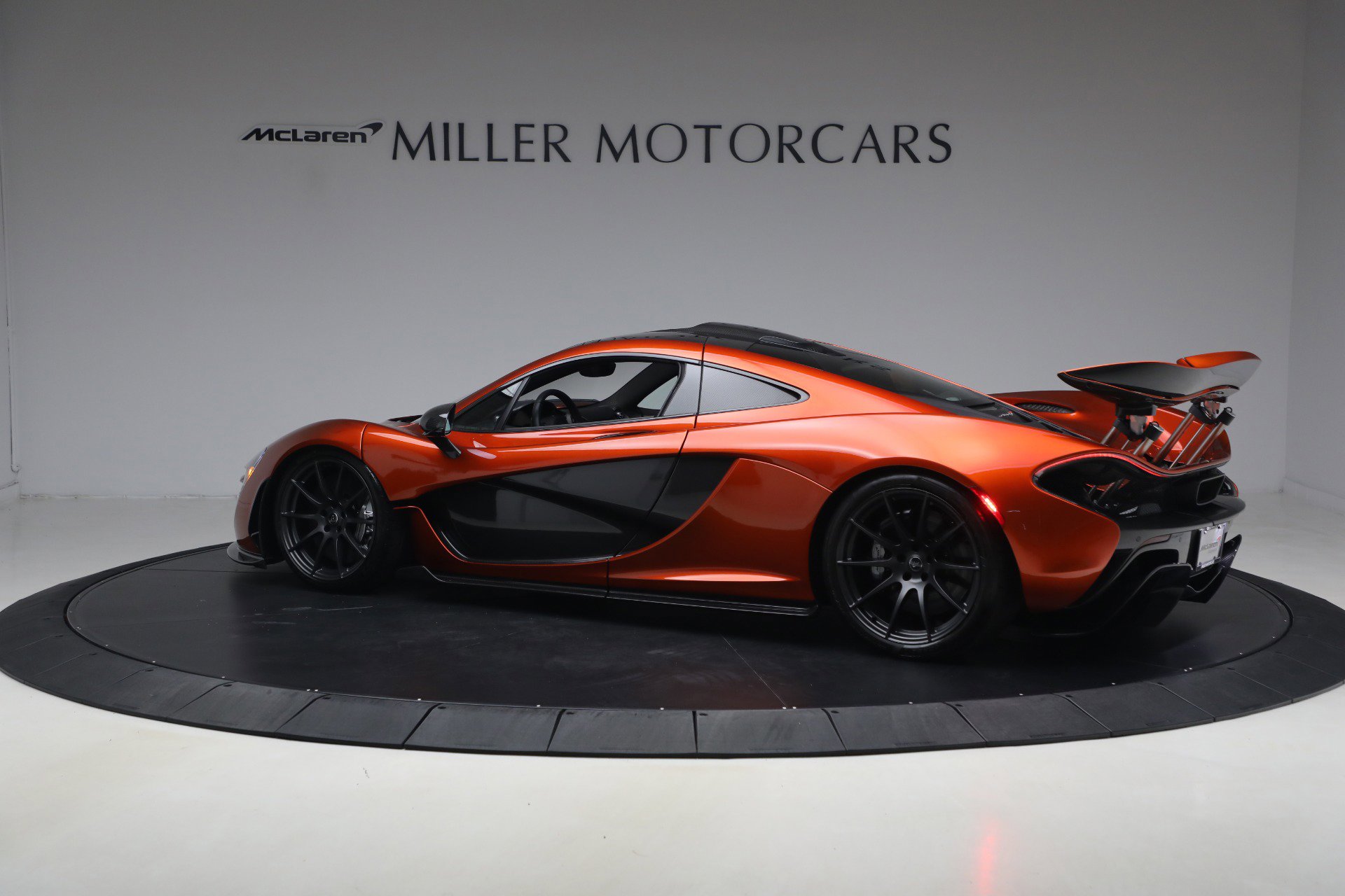 Used 2015 McLaren P1 RWD image 4