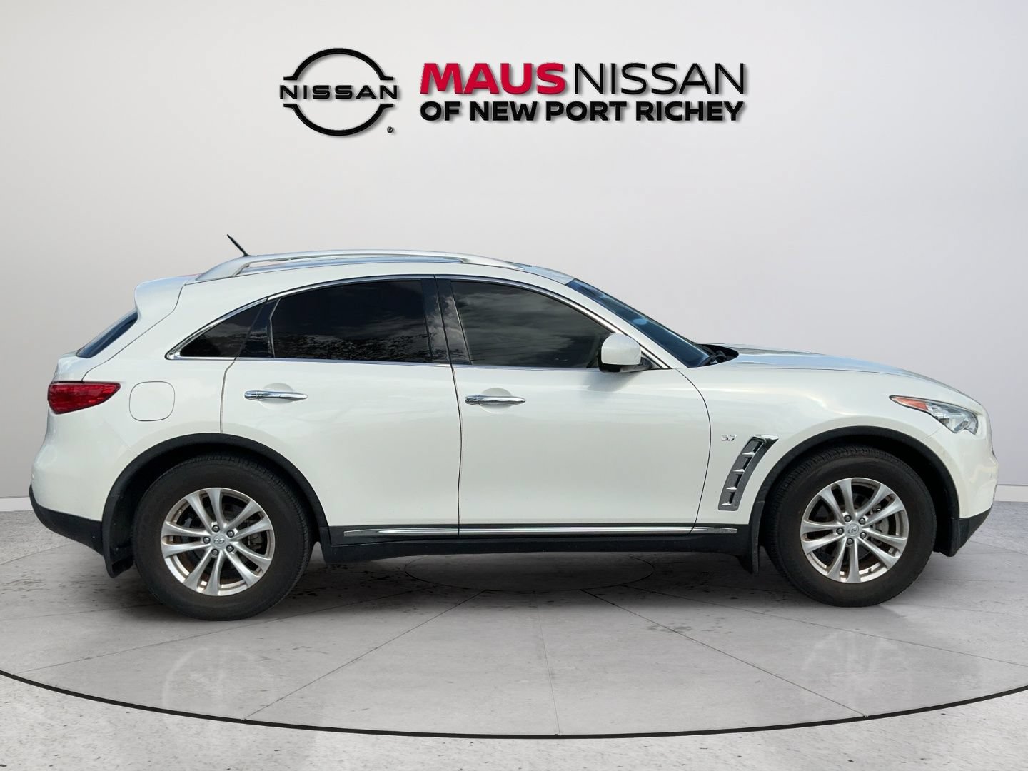 Used 2017 INFINITI QX70 2WD w/ Premium Package image 13