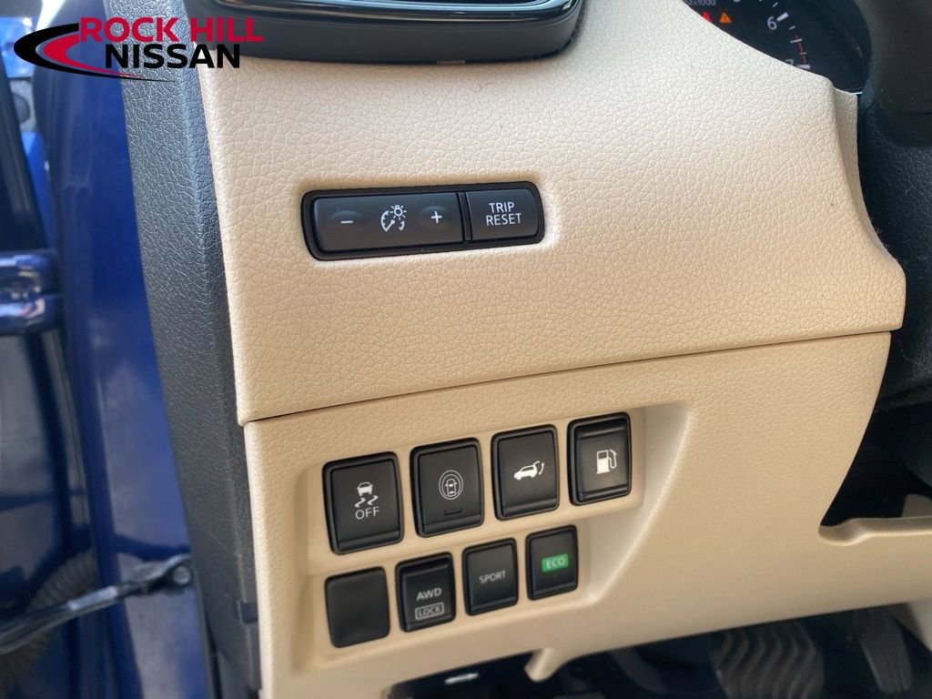 Used 2020 Nissan Rogue SV image 16