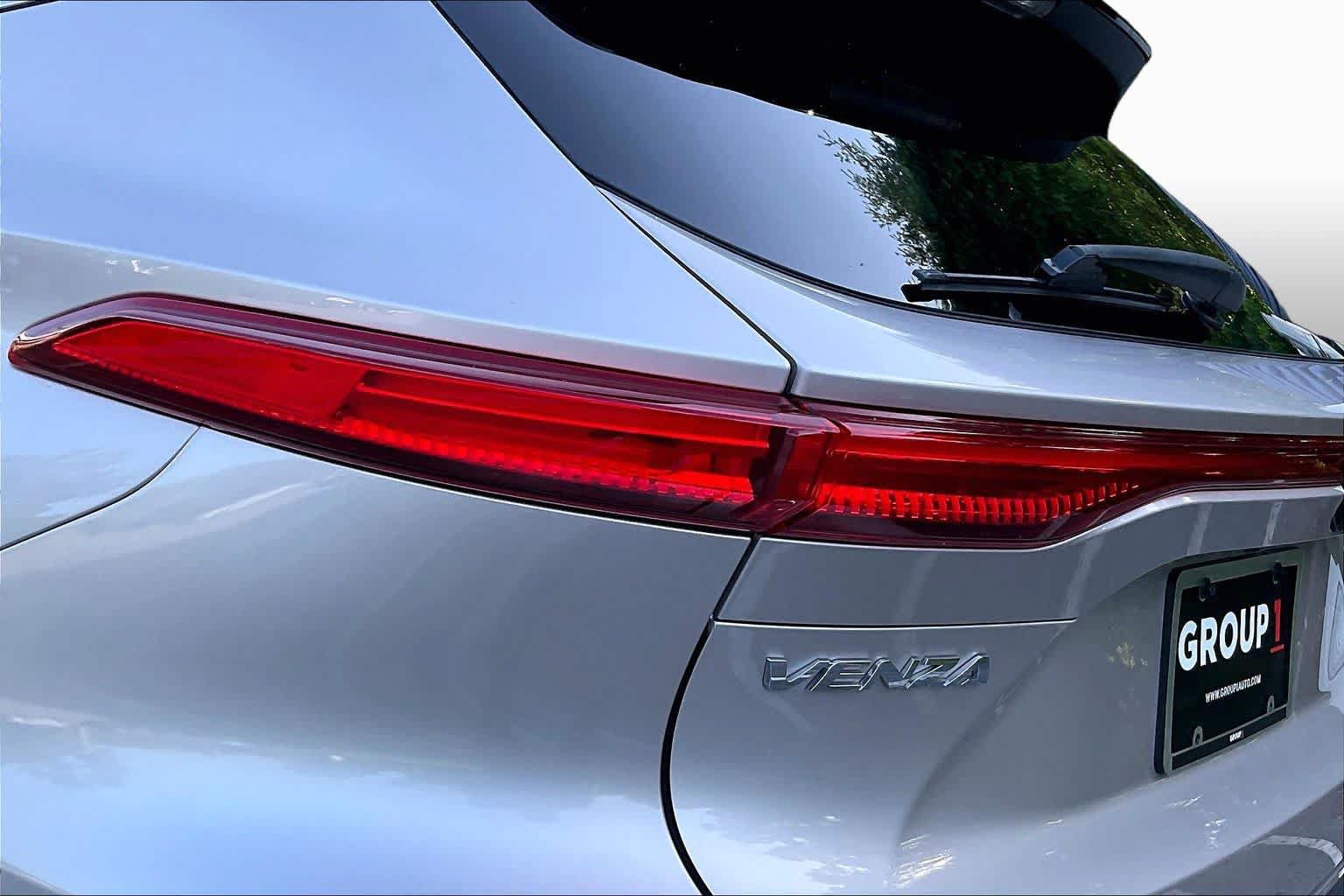 Used 2021 Toyota Venza LE AWD/4WD image 26