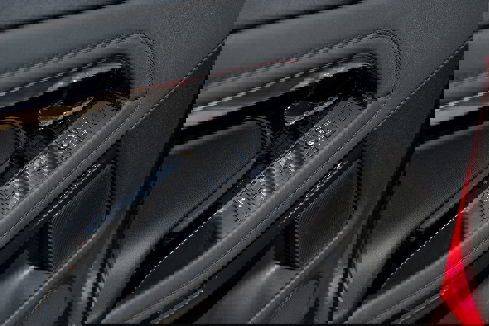 Used 2021 Land Rover Range Rover Evoque R-Dynamic S image 37