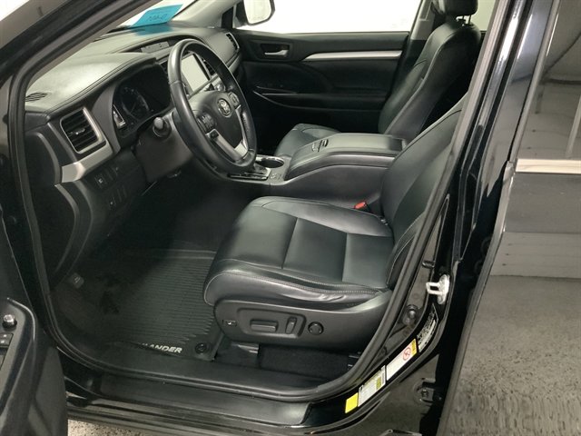 Used 2017 Toyota Highlander XLE AWD/4WD image 16