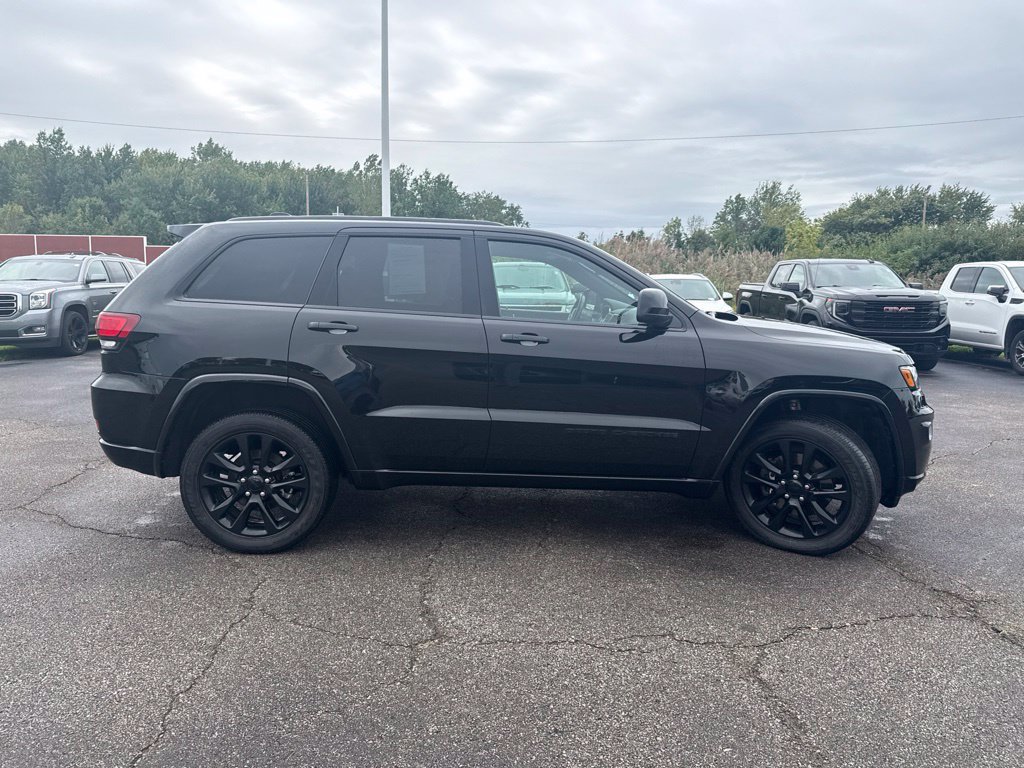 Used 2021 Jeep Grand Cherokee Laredo X AWD/4WD image 6