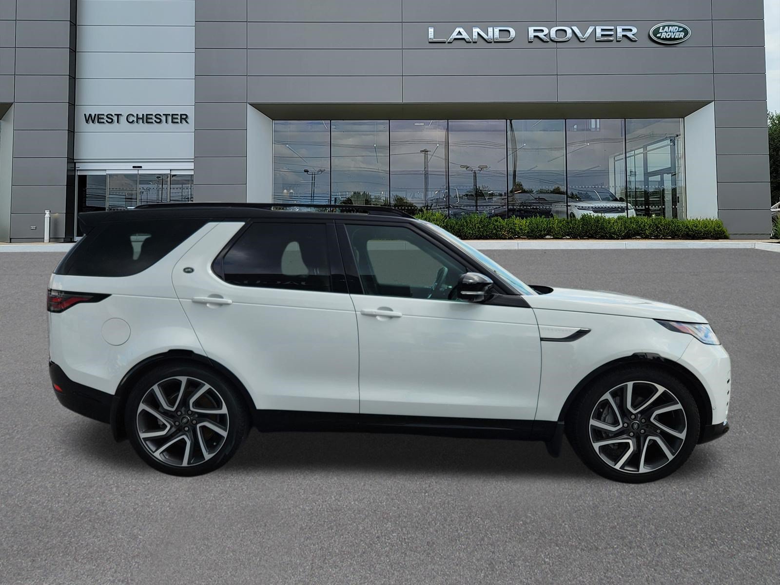 Certified 2024 Land Rover Discovery Dynamic SE AWD/4WD image 6
