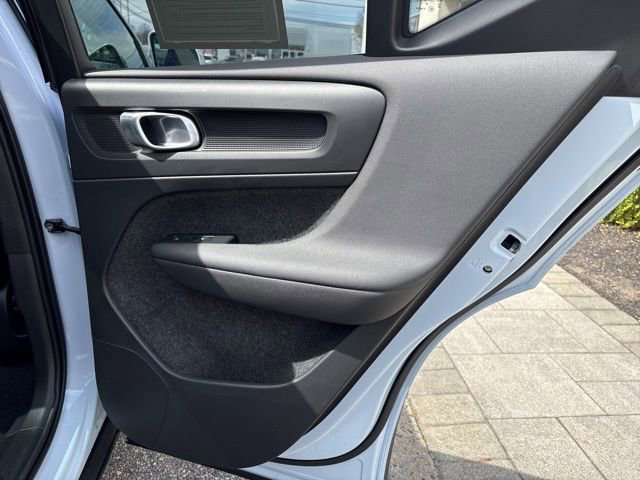 Used 2025 Volvo XC40 B5 Core image 13