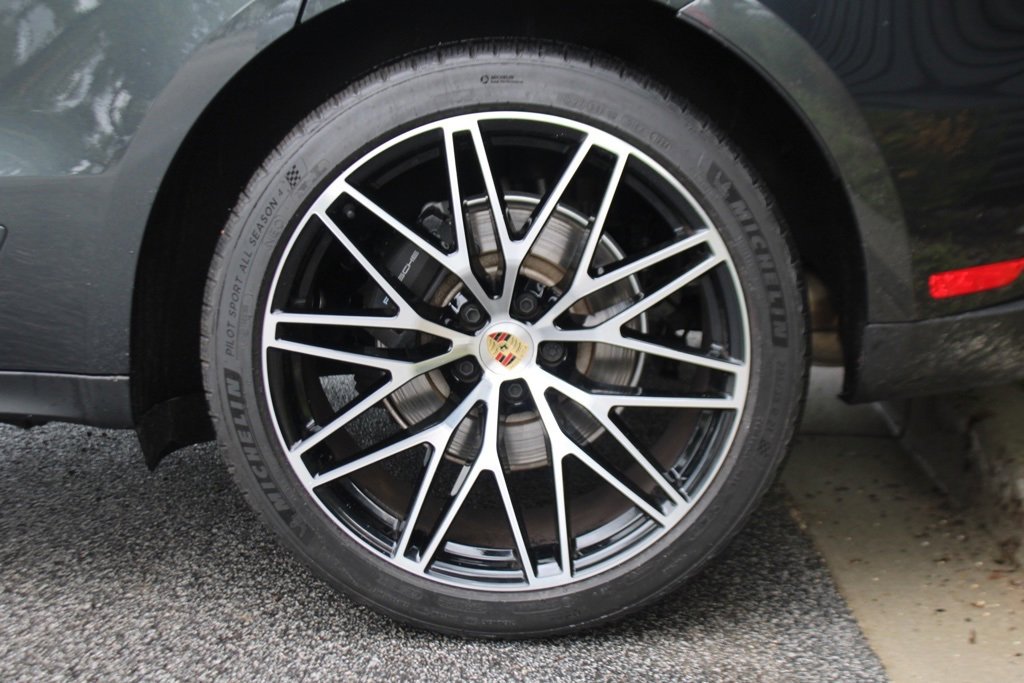 Used 2025 Porsche Macan image 14