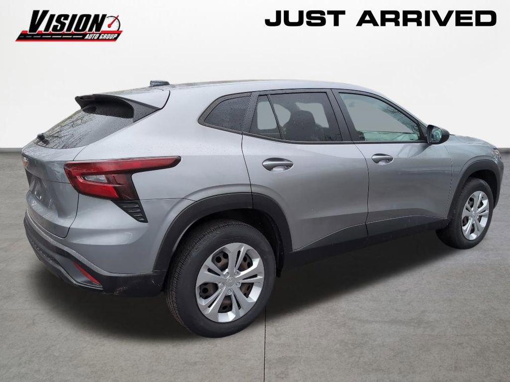 Used 2024 Chevrolet Trax LS FWD image 5