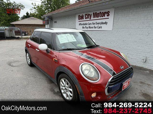 Used 2018 MINI Cooper 4-Door Hardtop FWD image 1