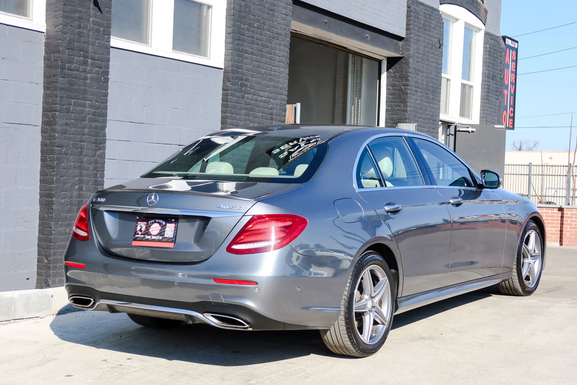 Used 2017 Mercedes-Benz E 300 4MATIC image 4
