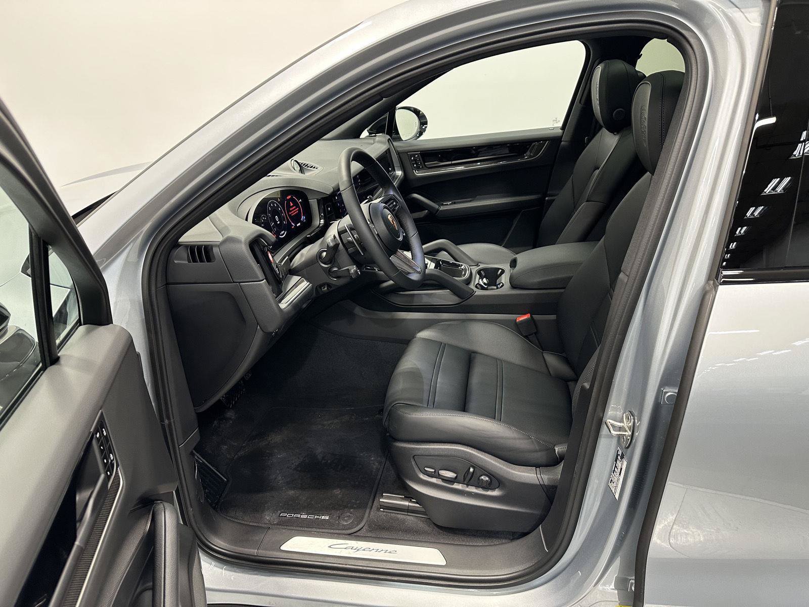 New 2026 Porsche Cayenne Coupe AWD/4WD image 17
