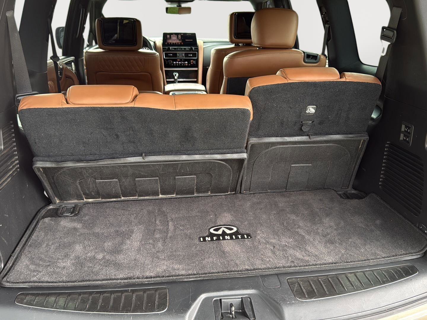 Used 2023 INFINITI QX80 Sensory w/ All-Season Package image 10