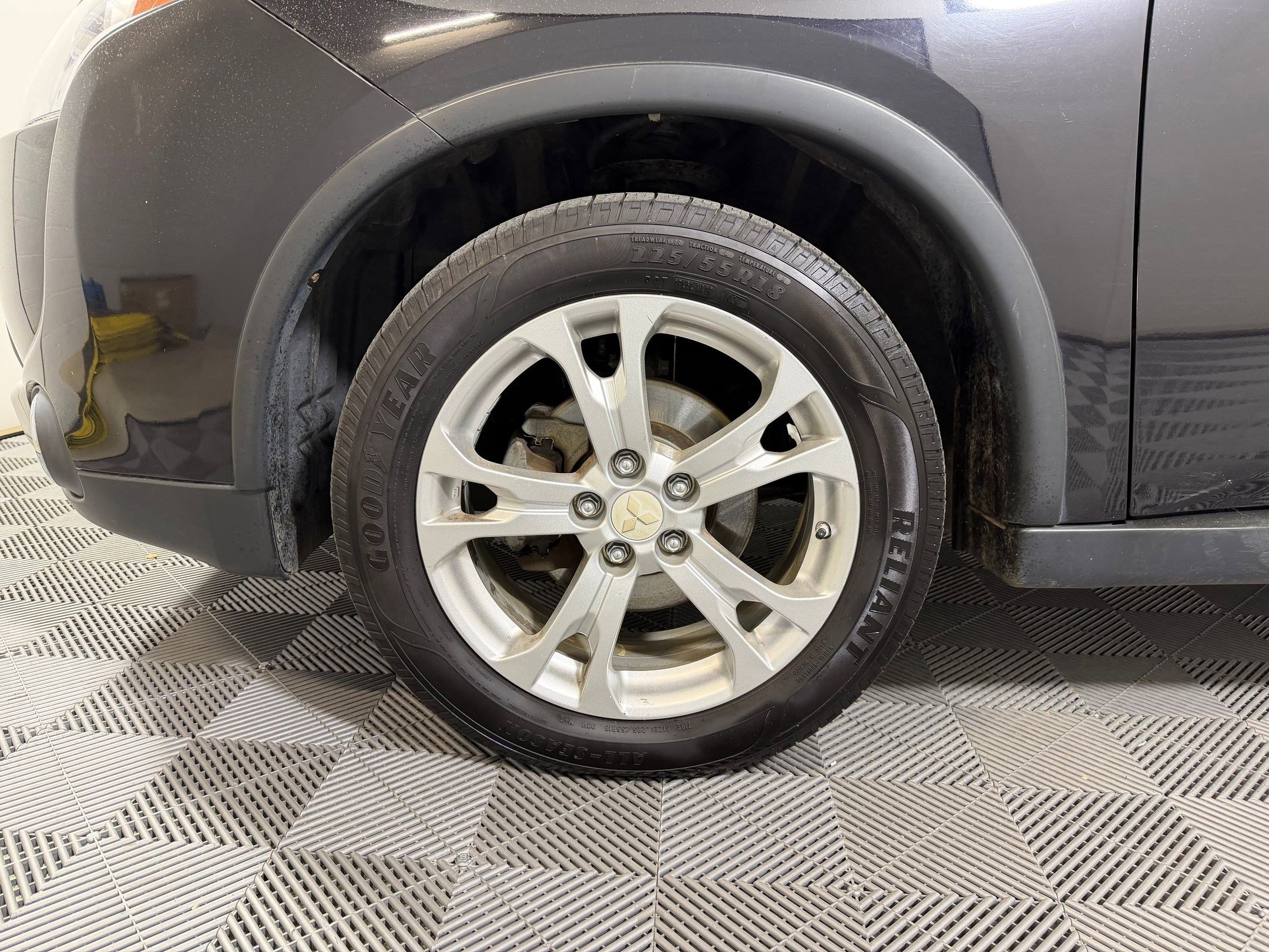 Used 2015 Mitsubishi Outlander SE image 9