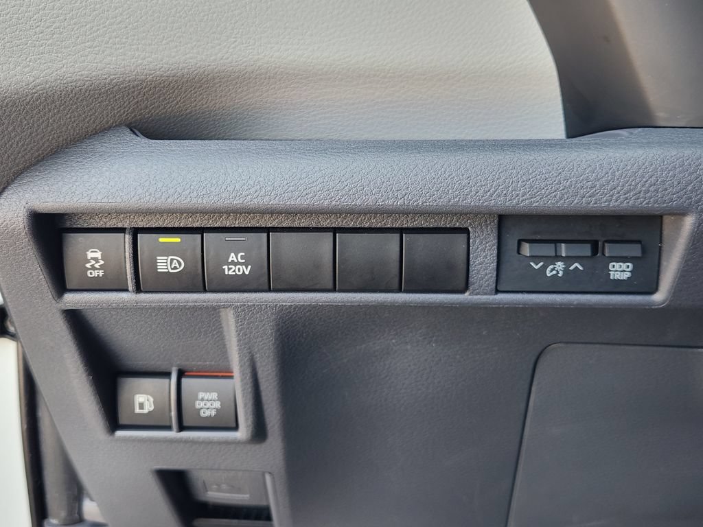 Used 2022 Toyota Sienna Limited AWD/4WD image 20