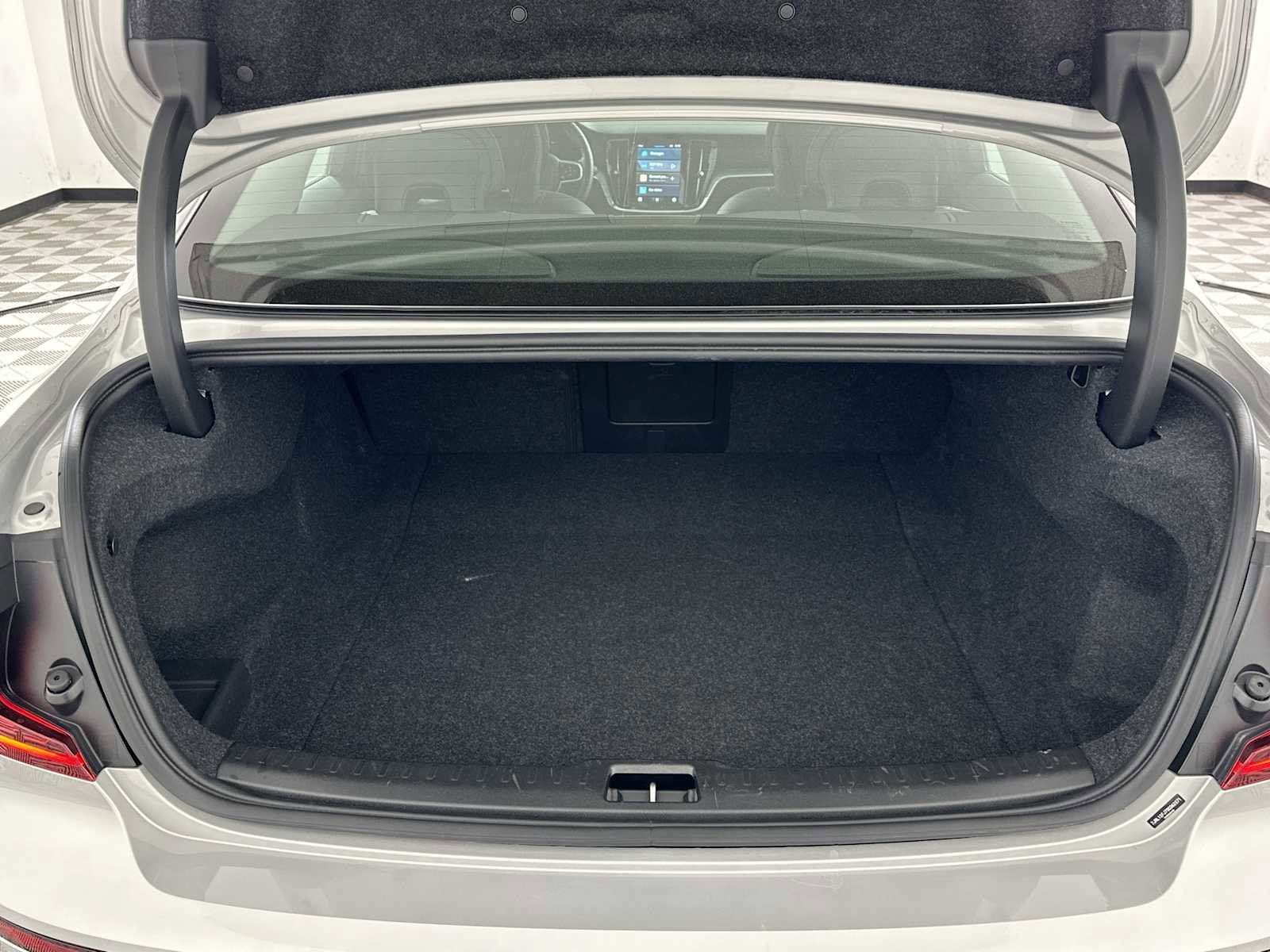 Used 2025 Volvo S60 B5 Core image 23