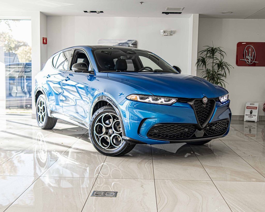 New 2025 Alfa Romeo Tonale w/ Premium Package AWD/4WD image 5