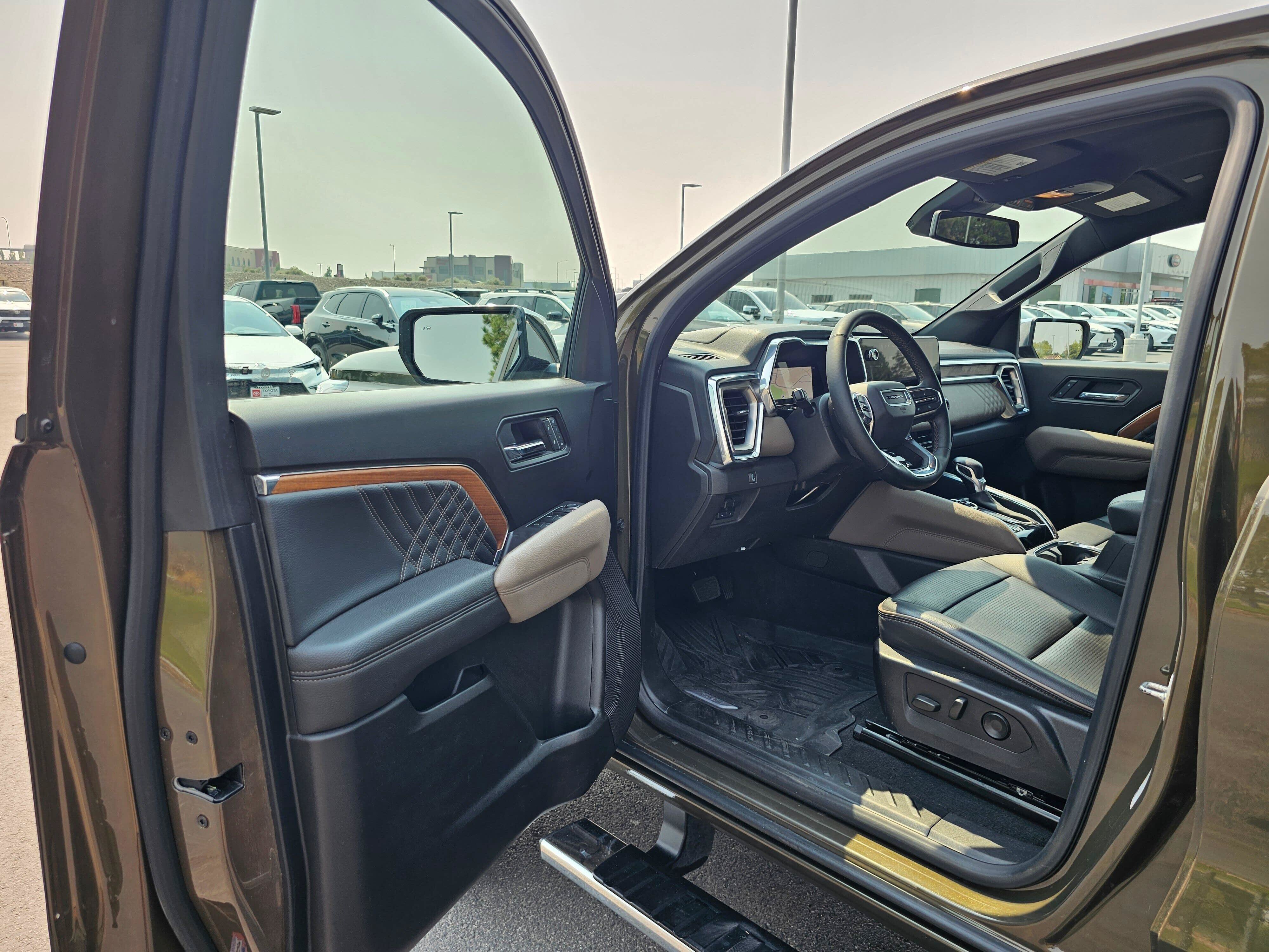 Used 2023 GMC Canyon Denali AWD/4WD image 18