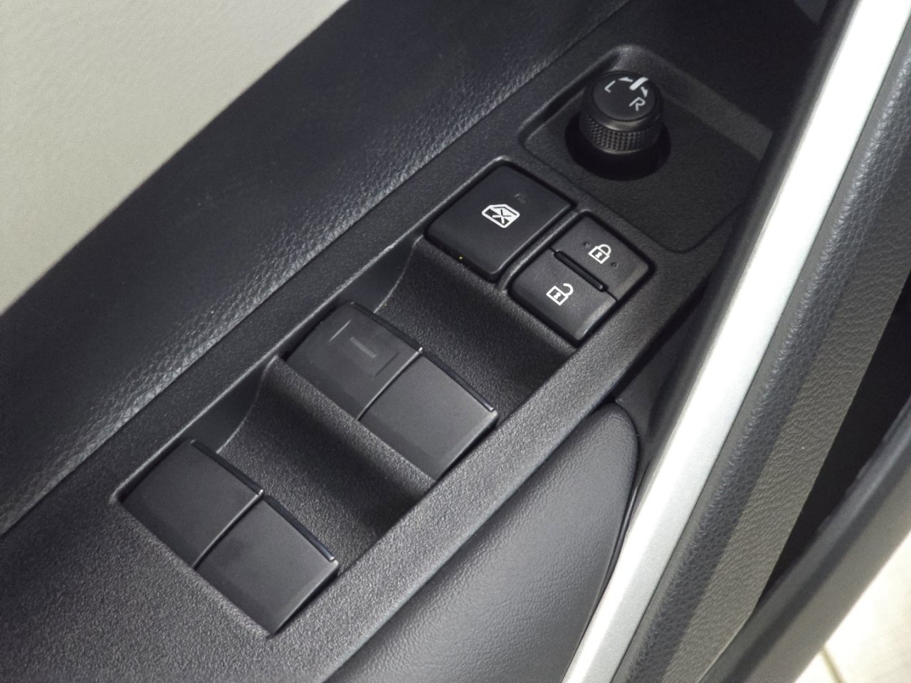 New 2026 Toyota Corolla Cross L image 24