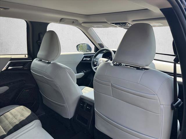 Used 2025 Mitsubishi Outlander SE image 22