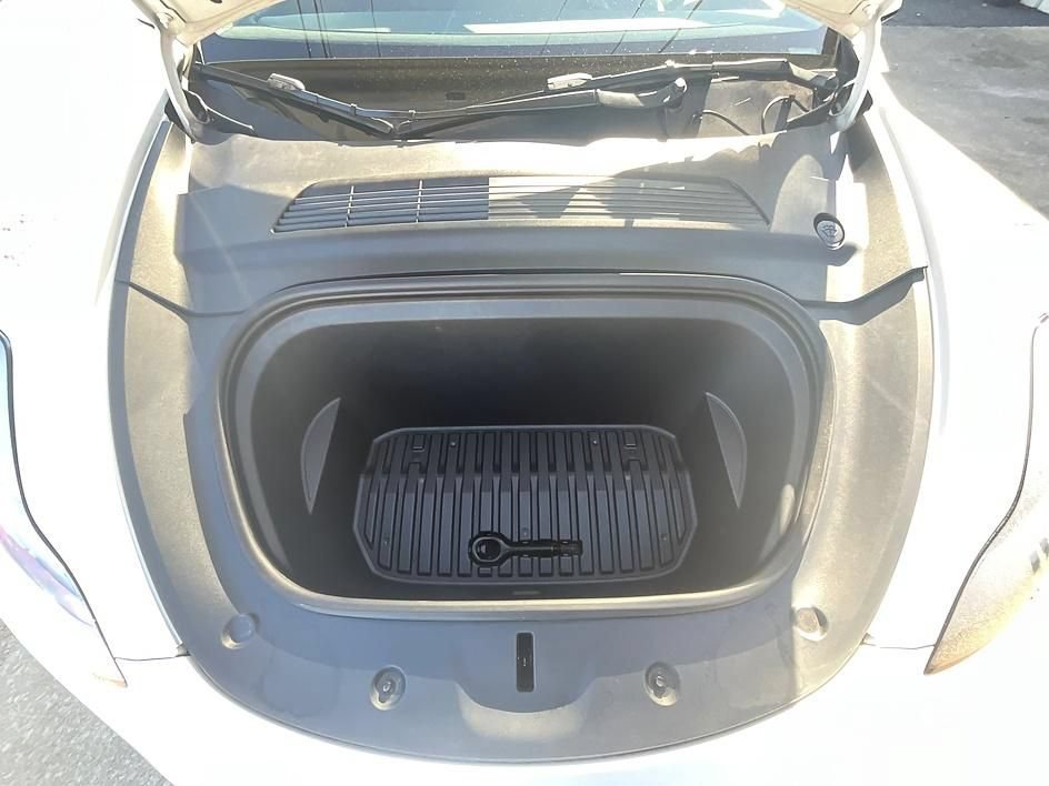 Used 2021 Tesla Model Y Long Range AWD/4WD image 3