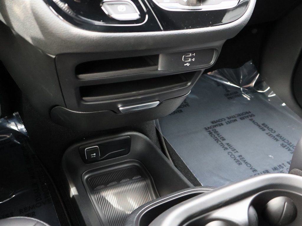 New 2026 Chrysler Pacifica Select image 39