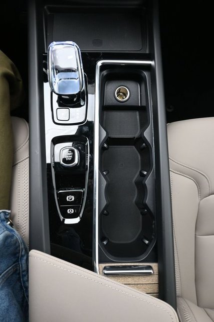 New 2027 Volvo XC60 B5 Core AWD/4WD image 12