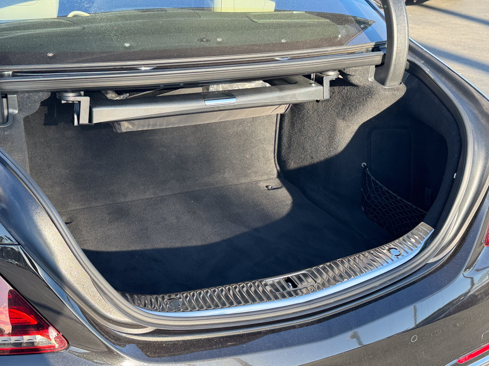 Used 2018 Mercedes-Benz S 560 Sedan image 14