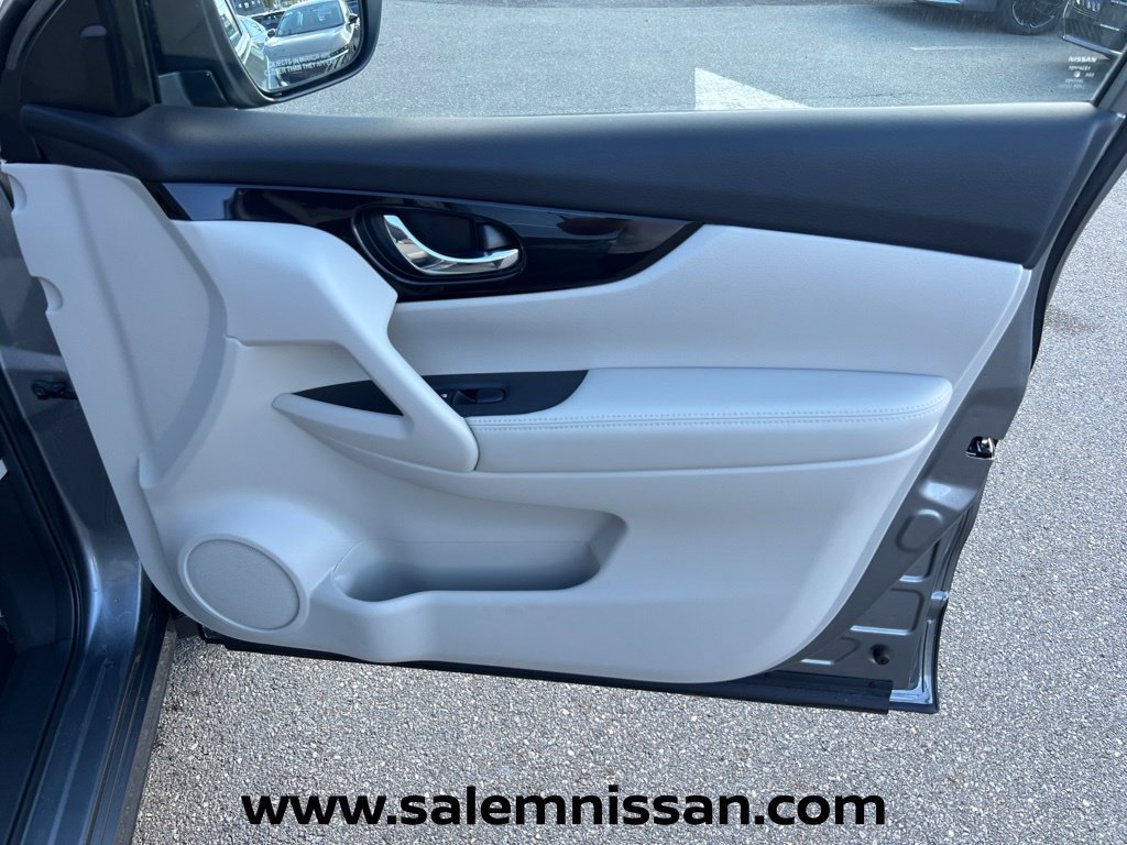 Used 2022 Nissan Rogue Sport SL AWD/4WD image 26