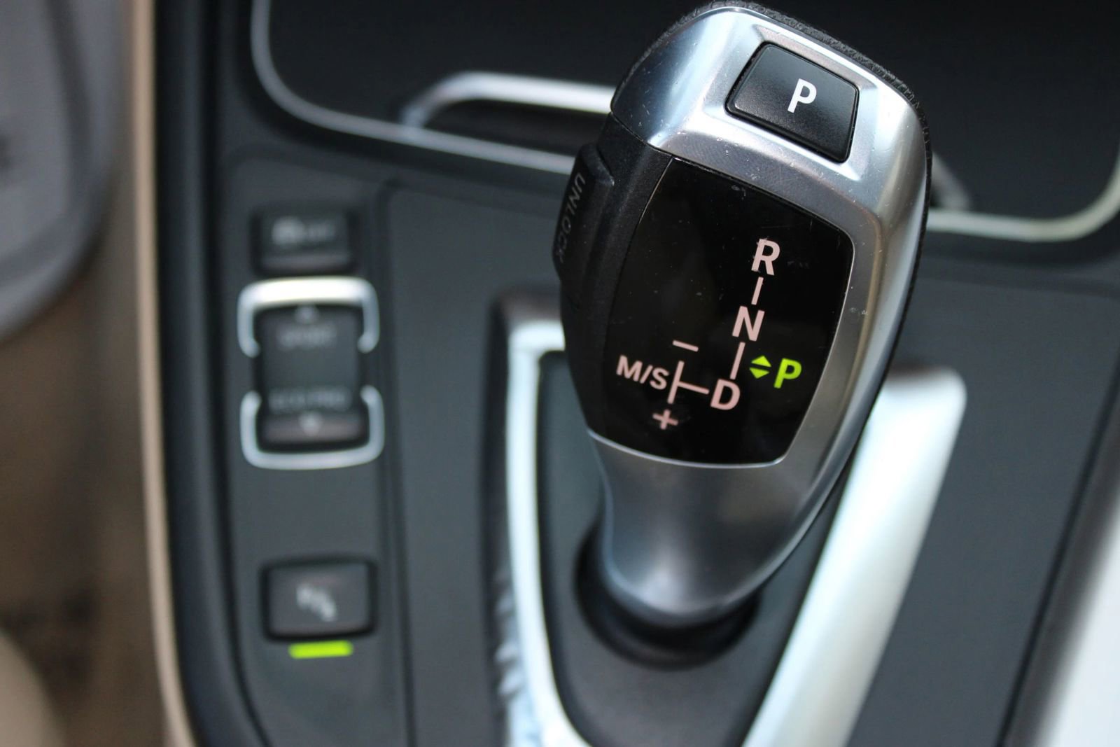 Used 2016 BMW 320i Sedan RWD image 22