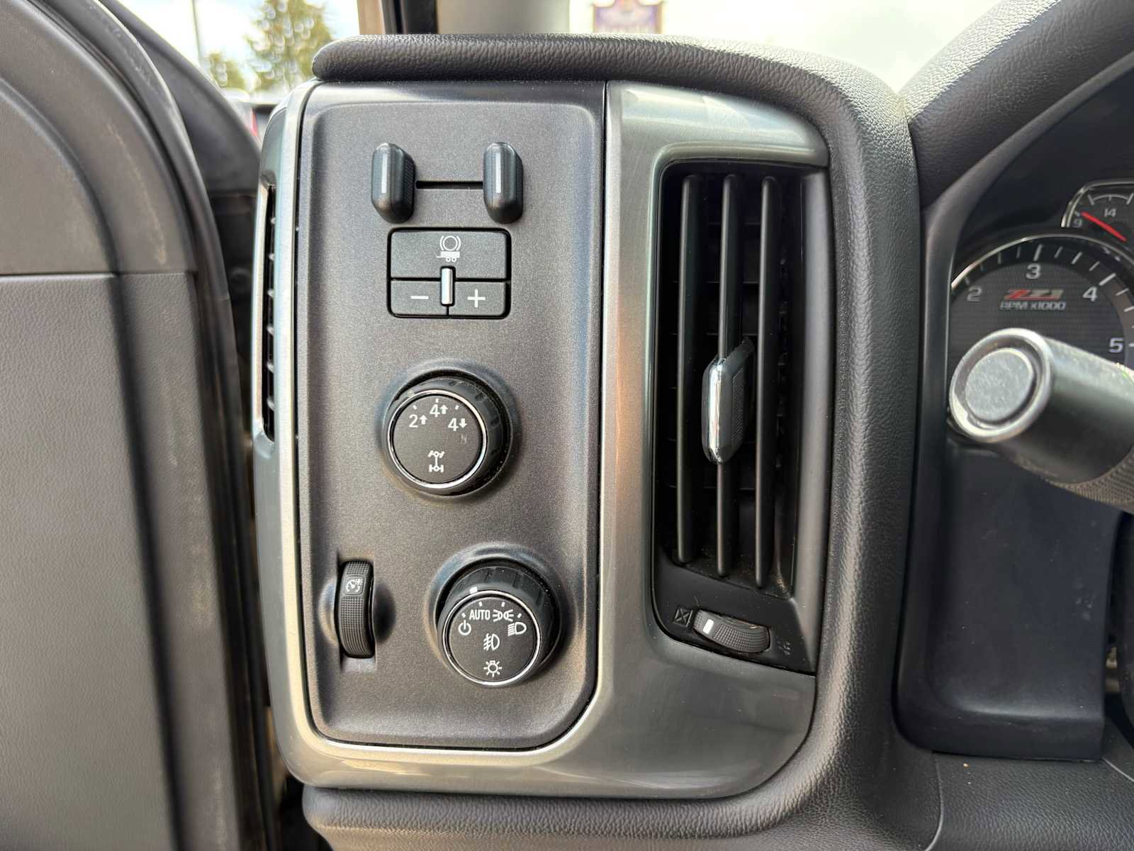 Used 2015 Chevrolet Silverado 3500 LT w/ LT Convenience Package AWD/4WD image 14