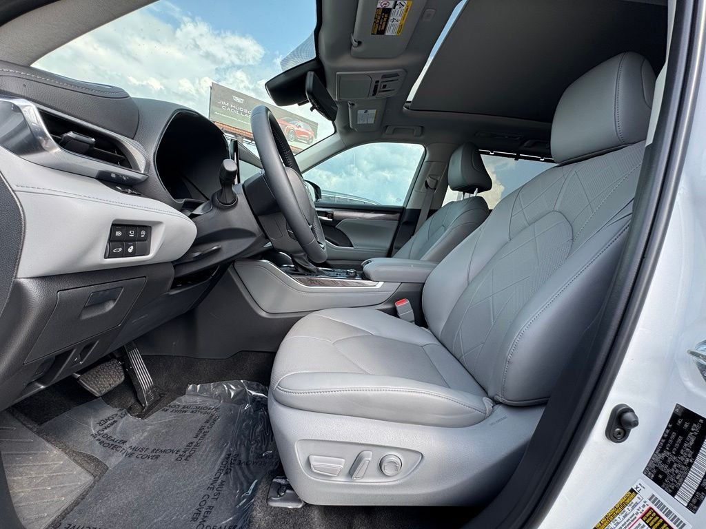 Used 2025 Toyota Highlander Platinum AWD/4WD image 25