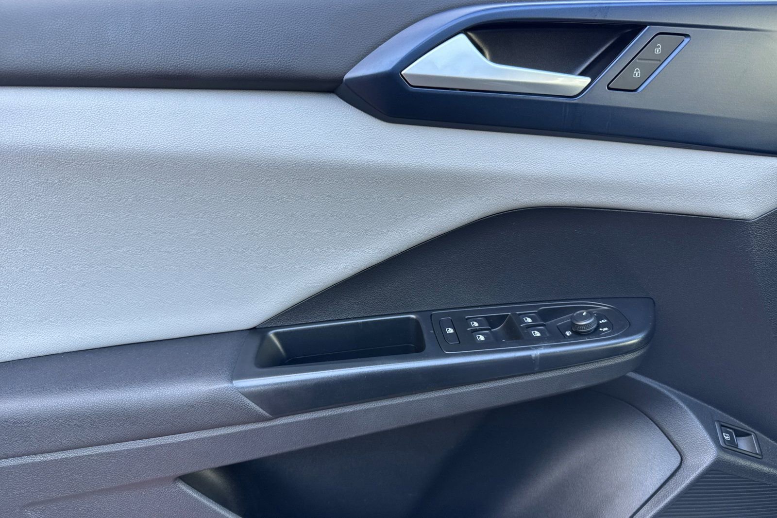 Used 2022 Volkswagen Taos SE image 11