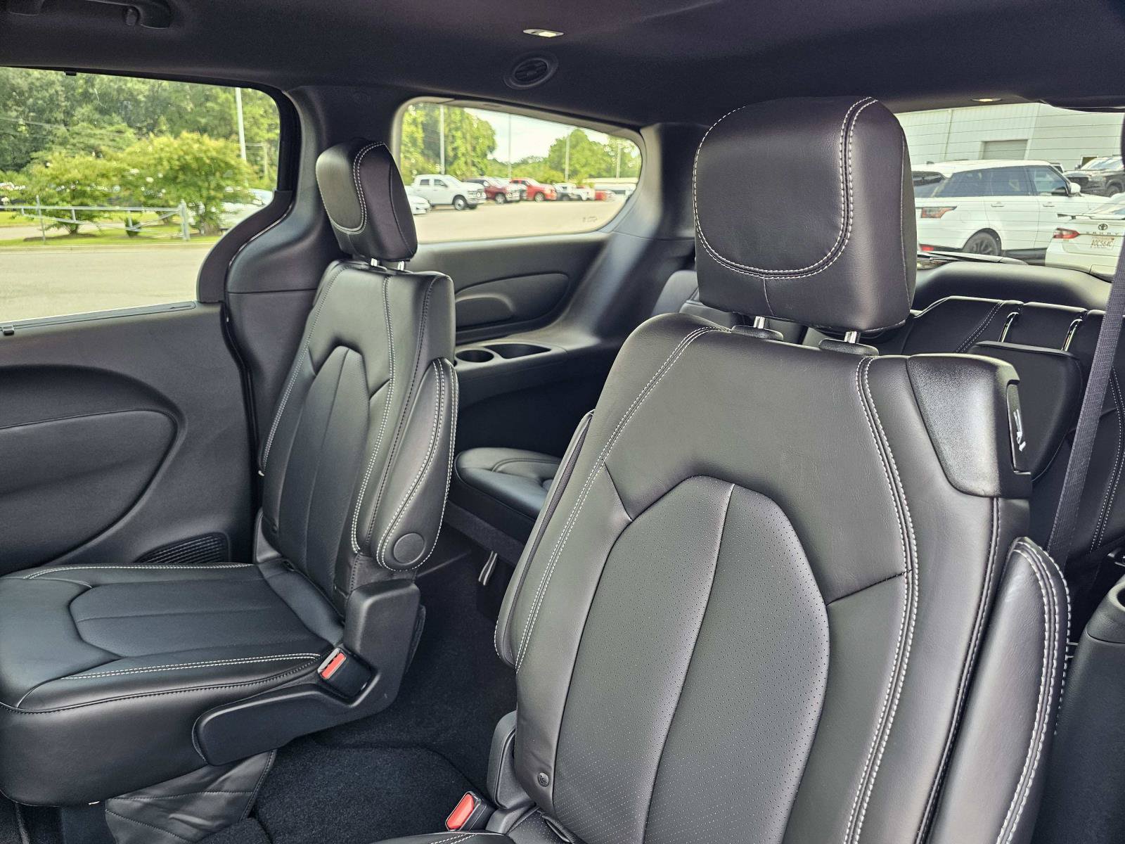 New 2027 Chrysler Pacifica Select FWD image 30