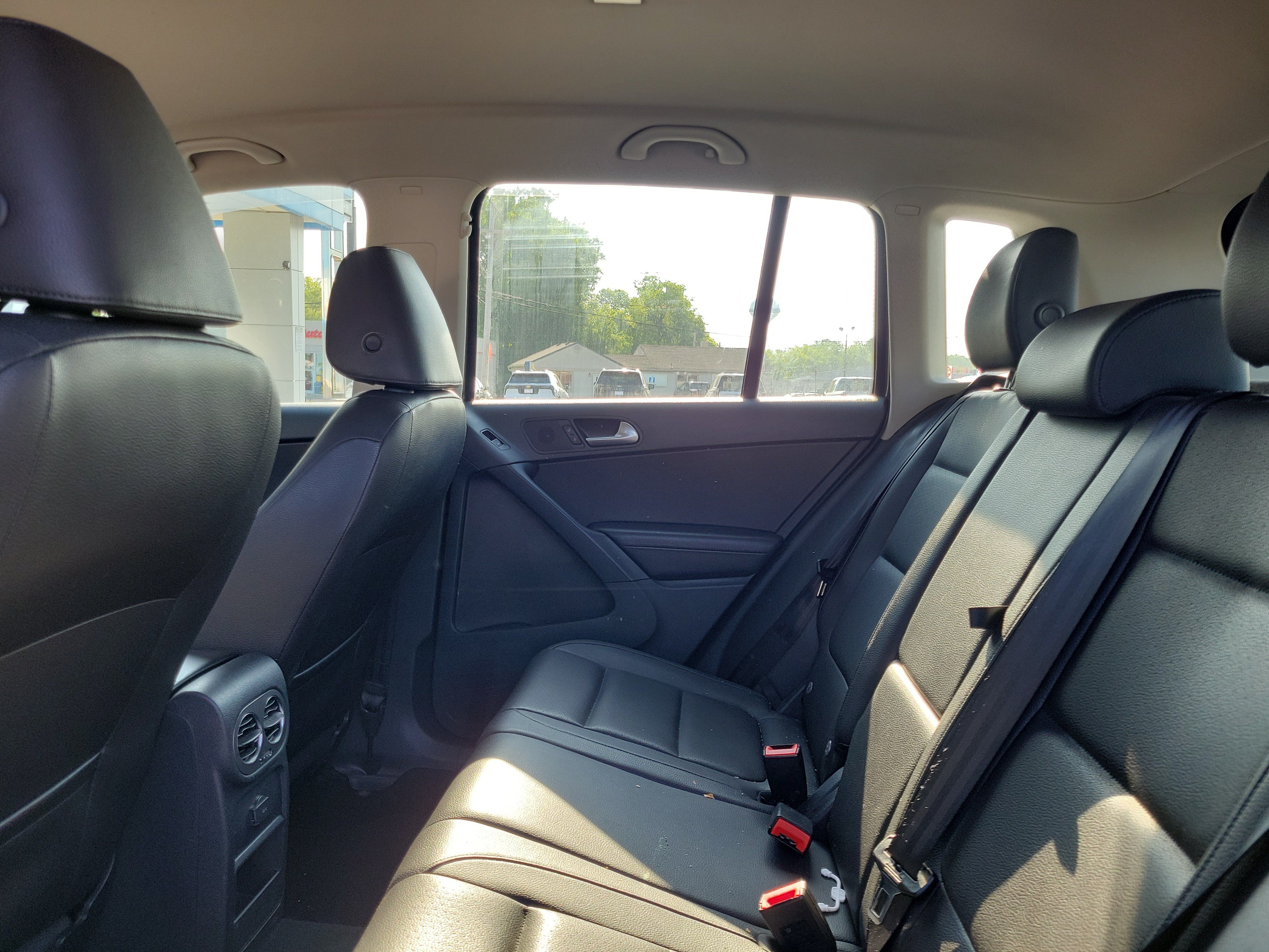 Used 2016 Volkswagen Tiguan S FWD image 11