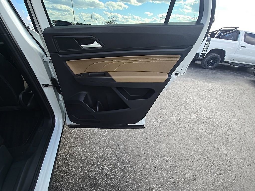 Used 2022 Volkswagen Atlas Cross Sport SEL R-Line image 30