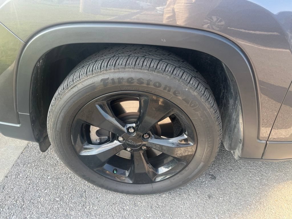 Used 2020 Jeep Cherokee Latitude Plus FWD image 4
