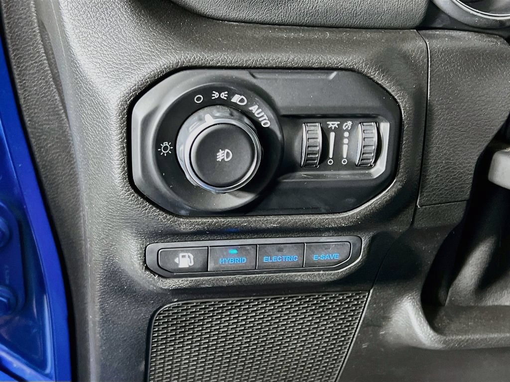 Used 2021 Jeep Wrangler Unlimited Sahara w/ Cold Weather Group AWD/4WD image 34