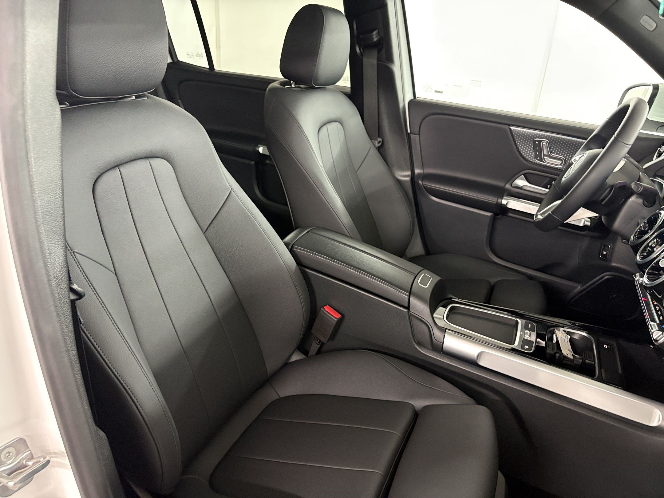 Certified 2026 Mercedes-Benz GLB 250 image 34