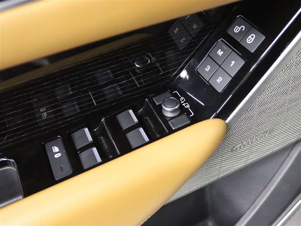 Used 2020 Land Rover Range Rover Velar R-Dynamic HSE image 35