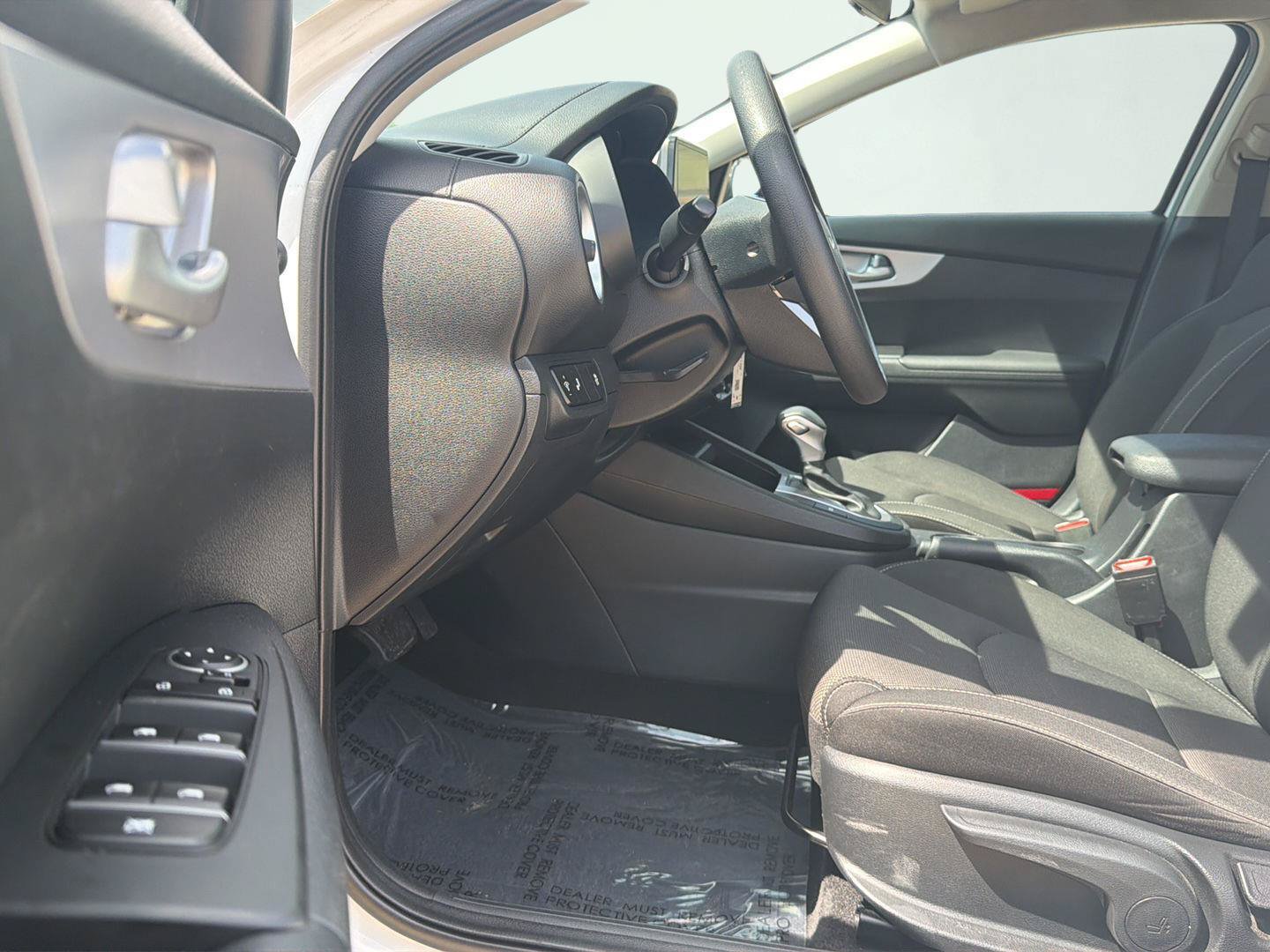 Used 2024 Kia Forte LXS w/ LXS Technology Package FWD image 2