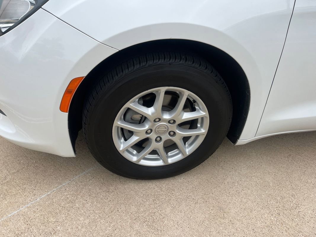 Used 2020 Chrysler Voyager LX w/ Cold Weather Group image 13